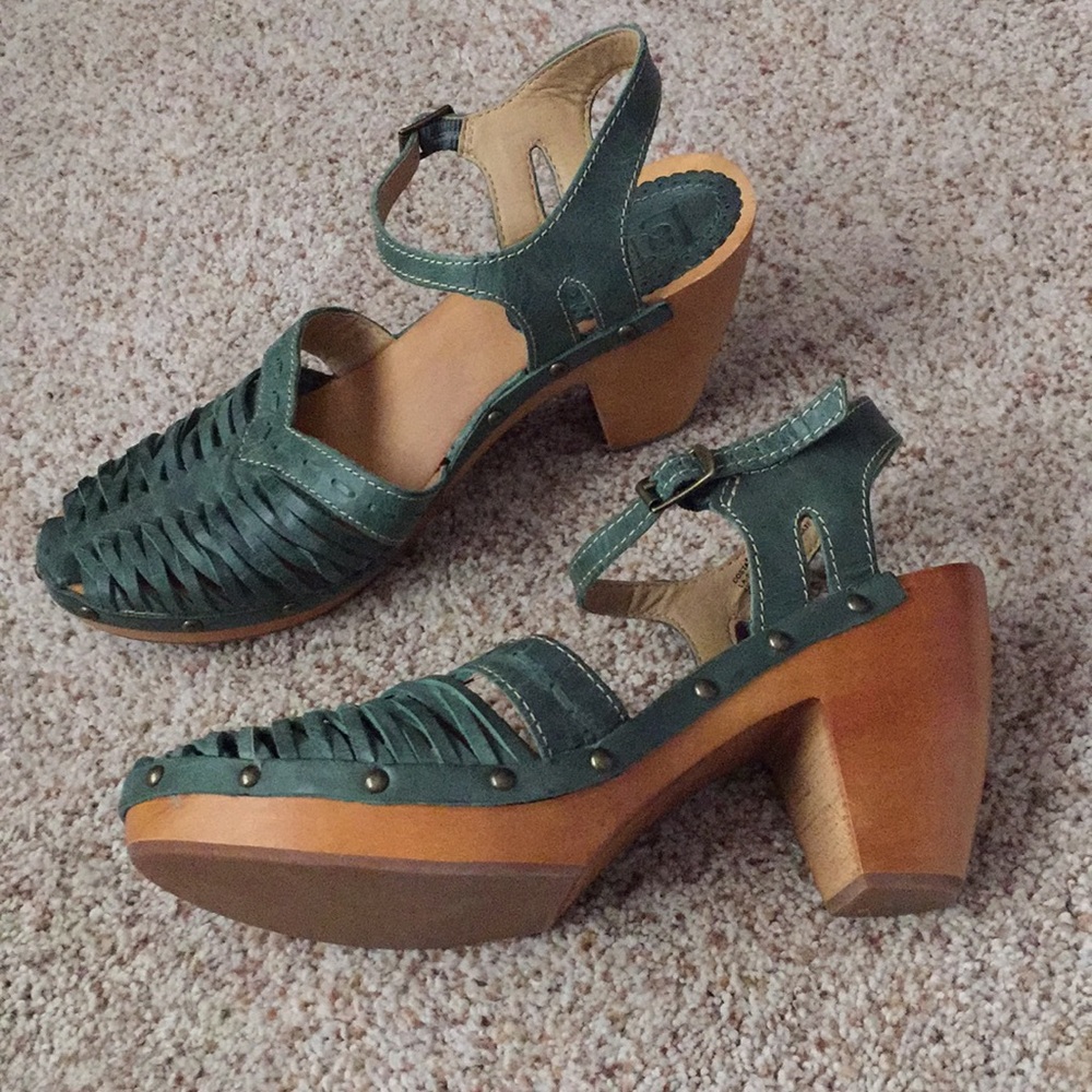 Shoe